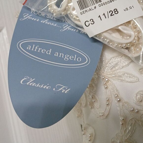 Alfred Angelo 1774NT Ivory  HiLo Lace Wedding Dress and wedding veil  Sz 18 - Picture 12 of 15